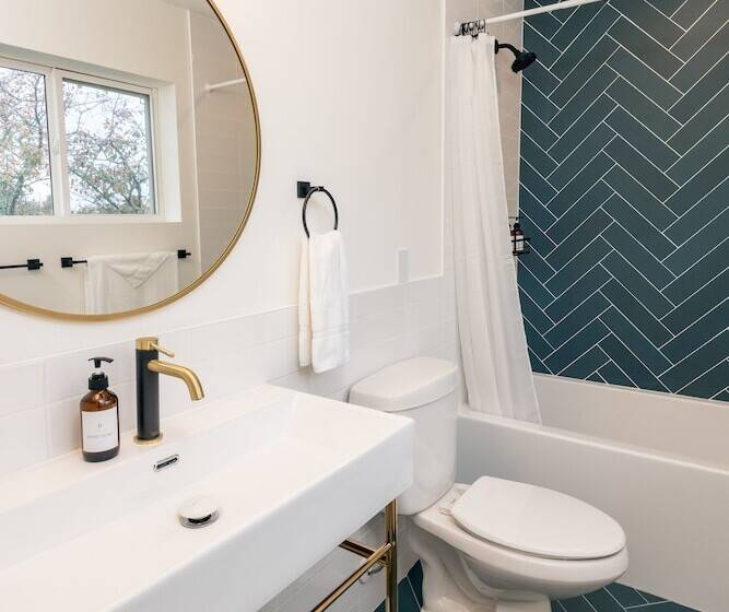 Hostel The August House