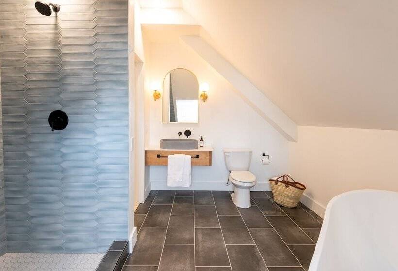 Hostel The August House