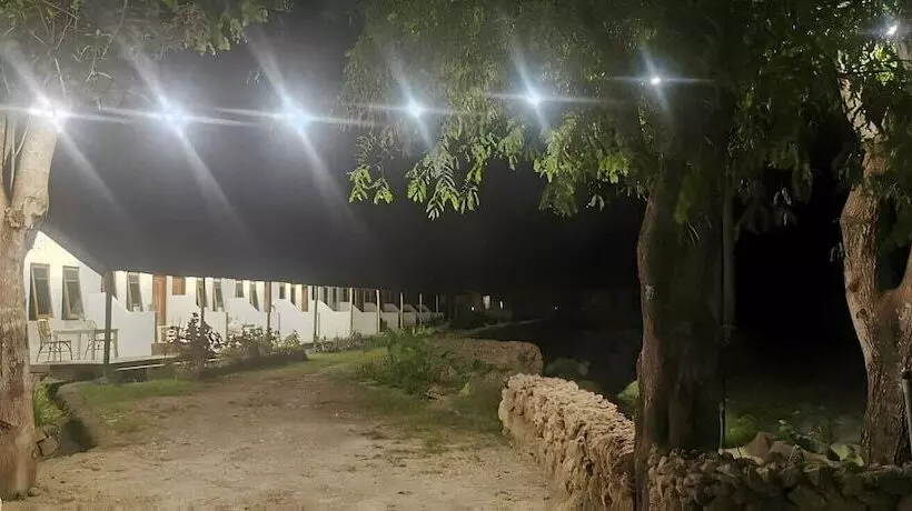 Retkeilymaja The Village Rua Beach Homestay