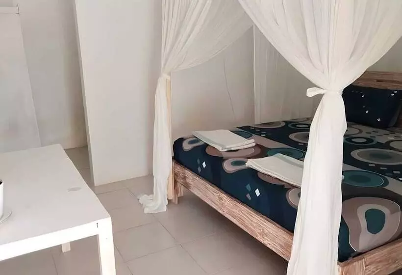 Retkeilymaja The Village Rua Beach Homestay