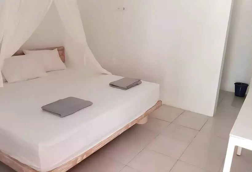 Retkeilymaja The Village Rua Beach Homestay