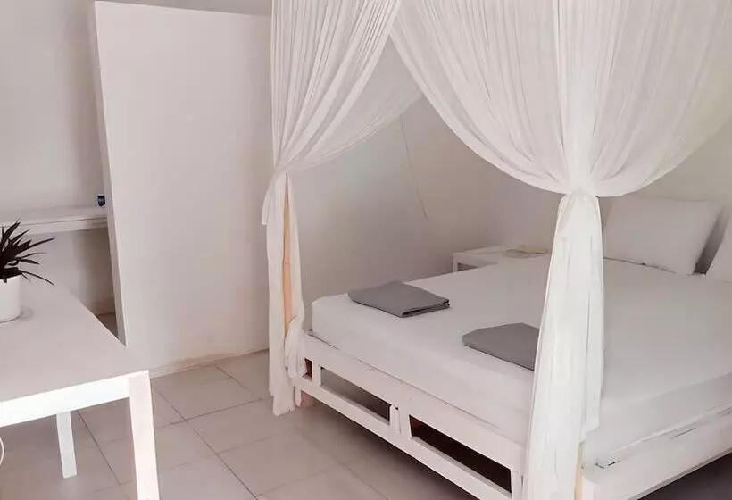 Retkeilymaja The Village Rua Beach Homestay