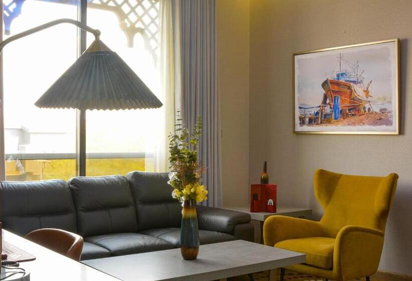 Redwaves Hotel فندق ريدويفز