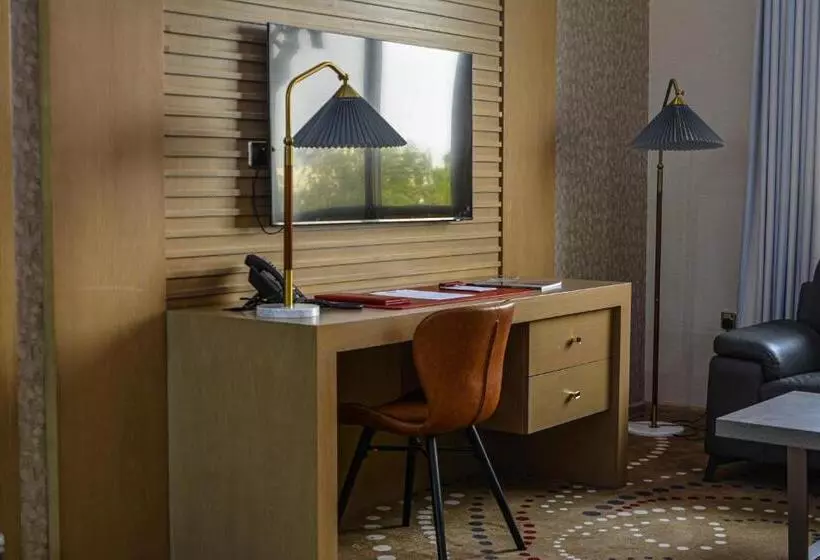 Redwaves Hotel فندق ريدويفز