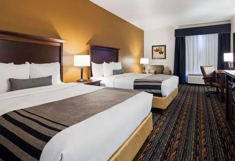 هتل Best Western Plus Lincoln Inn & Suites