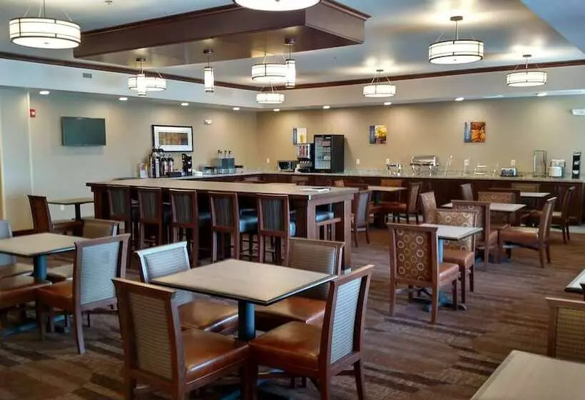 هتل Best Western Plus Lincoln Inn & Suites