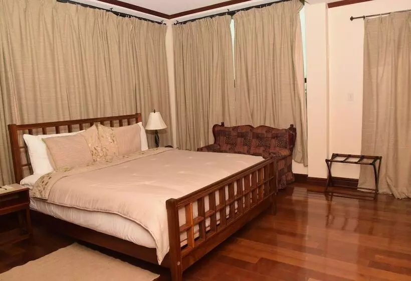 هتل Brandsville Suites