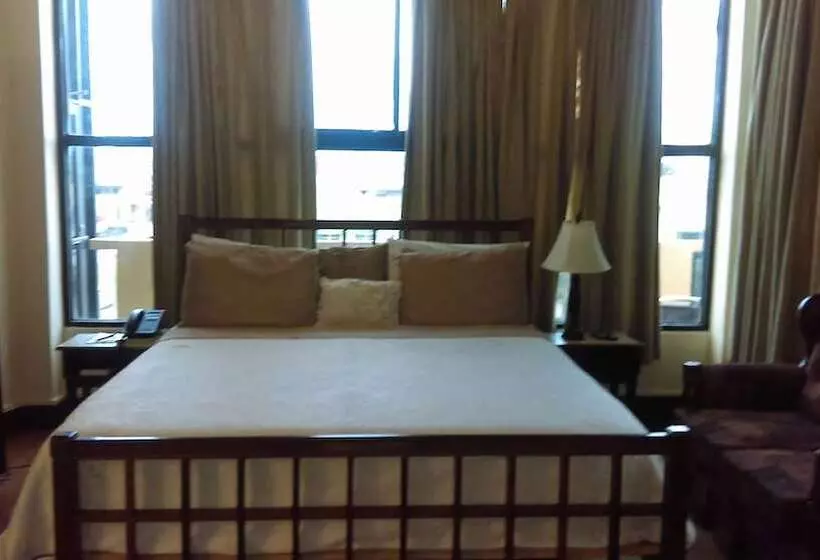 هتل Brandsville Suites