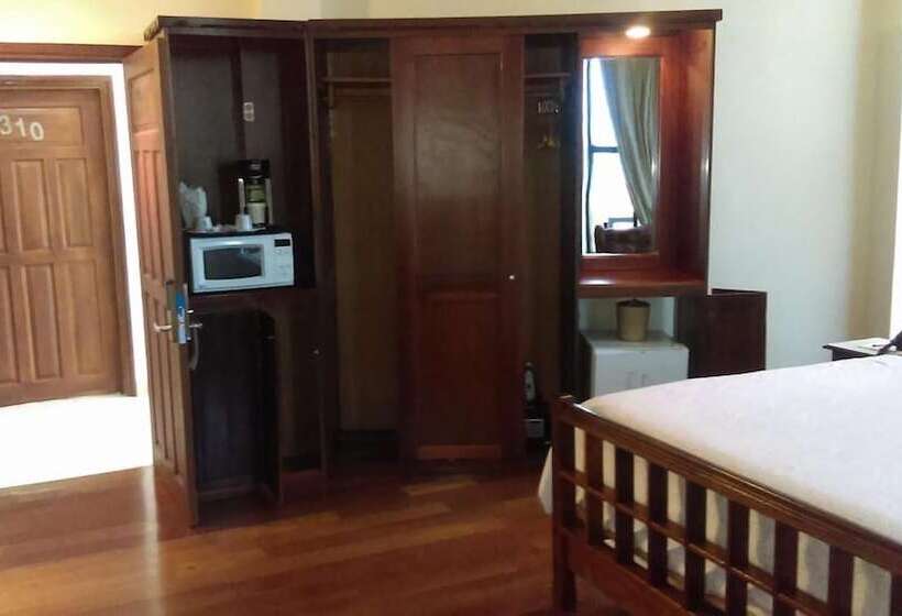 هتل Brandsville Suites