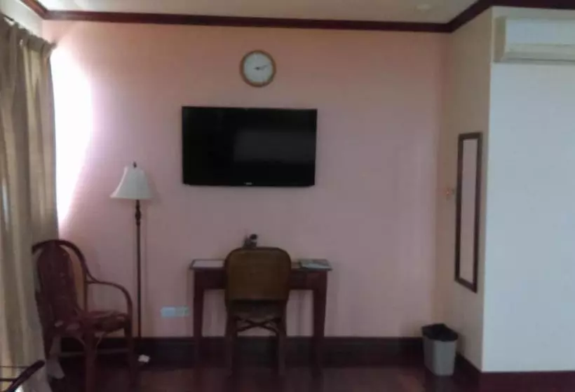 هتل Brandsville Suites