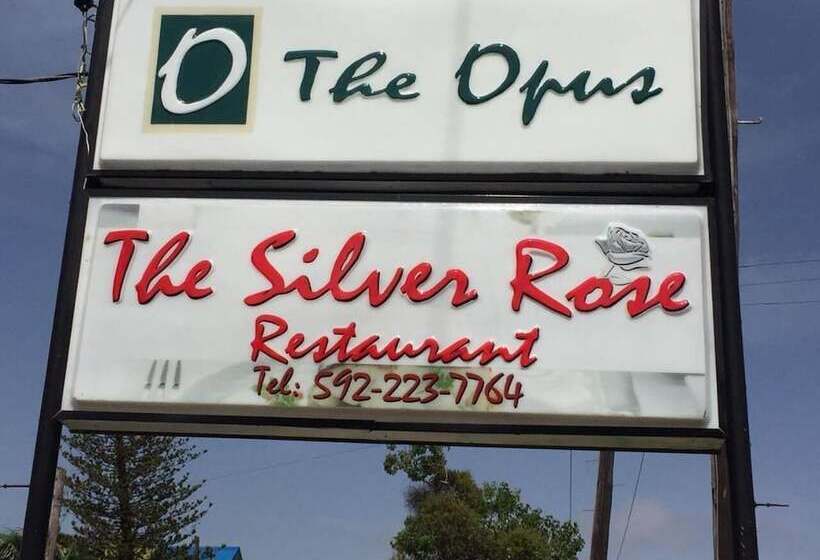 هتل Brandsville Suites