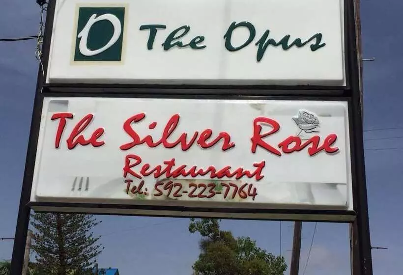 هتل Brandsville Suites