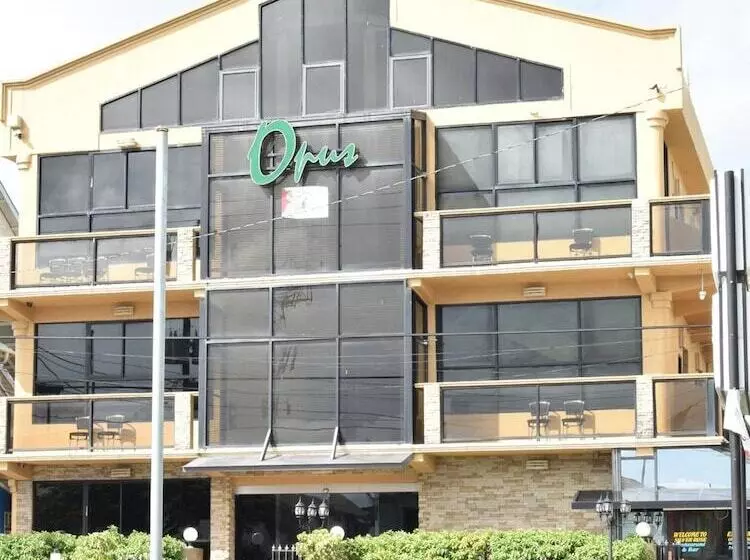 هتل Brandsville Suites