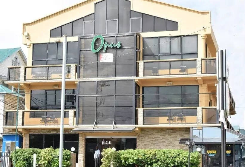 هتل Brandsville Suites