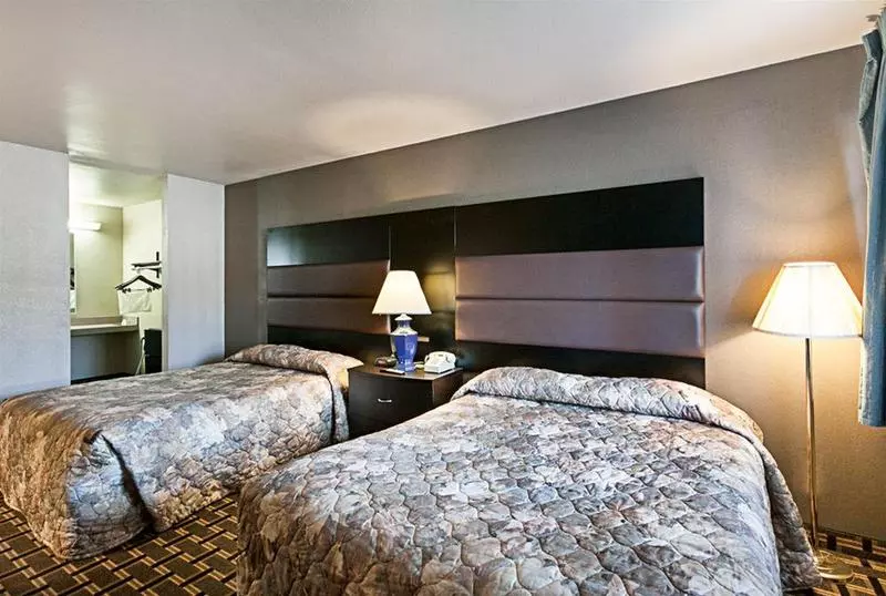 Отель Econo Lodge