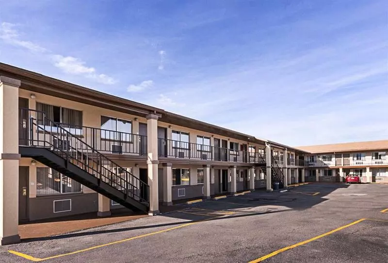 Отель Econo Lodge