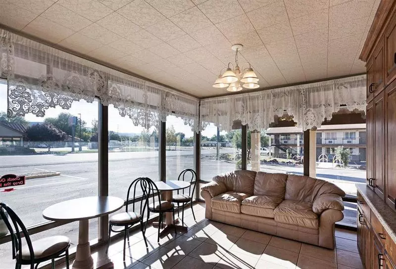 Отель Econo Lodge