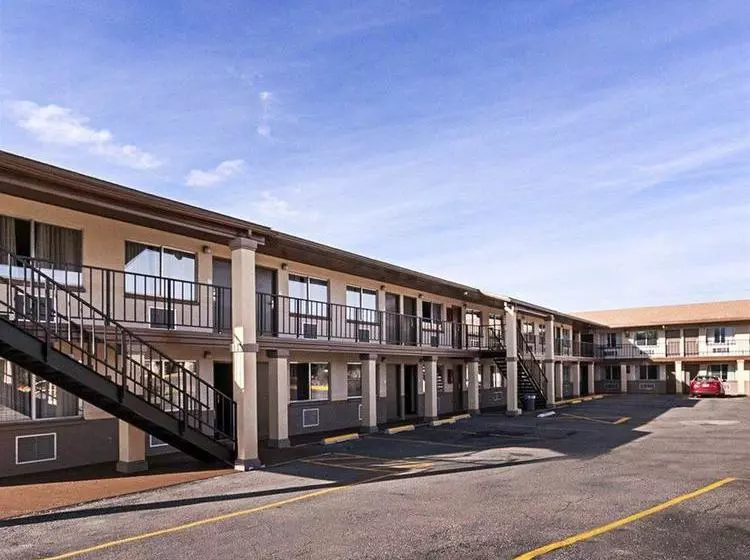 Отель Econo Lodge