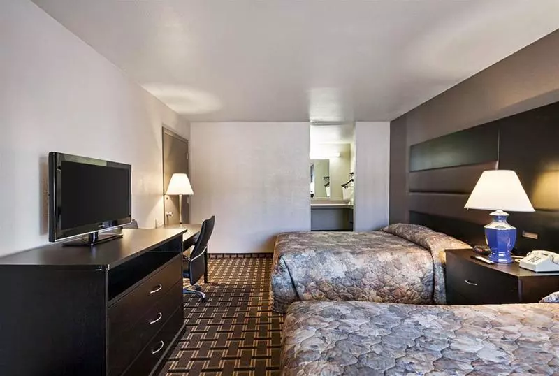 Отель Econo Lodge