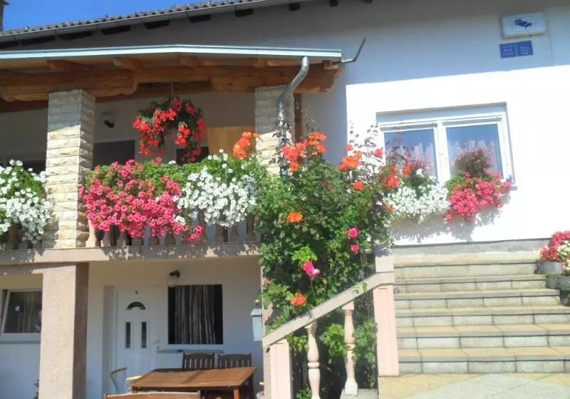 Hotel Guesthouse Sara