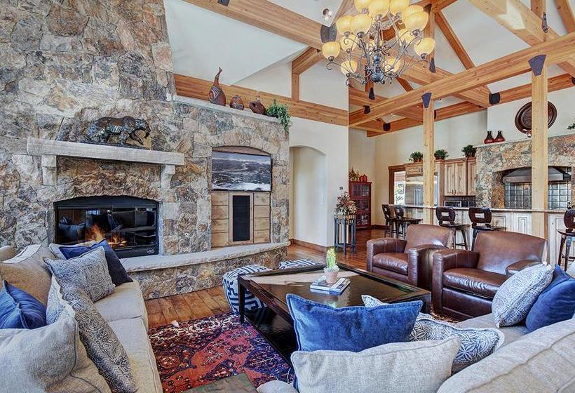 هتل Mountain Majesty Manor