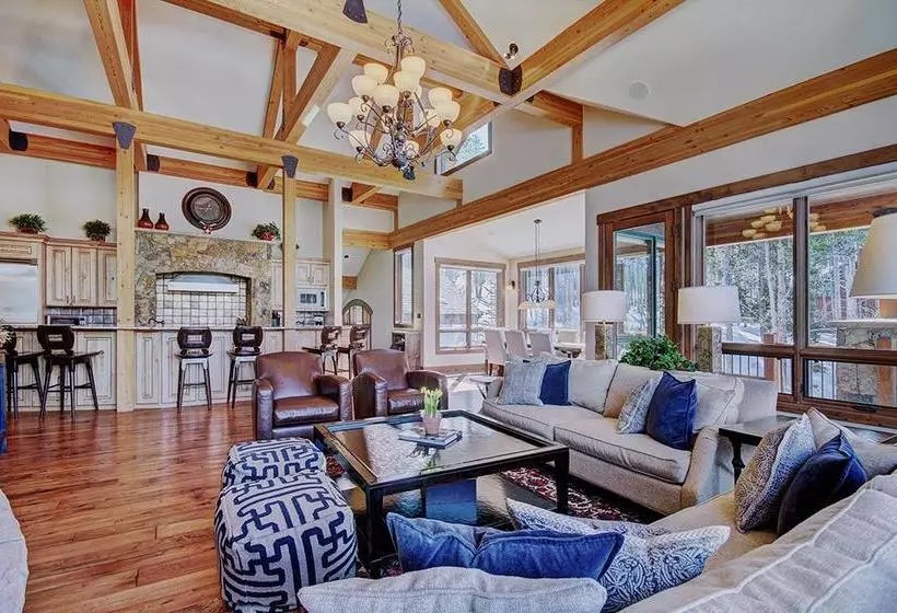 בית מלון כפרי Mountain Majesty Manor