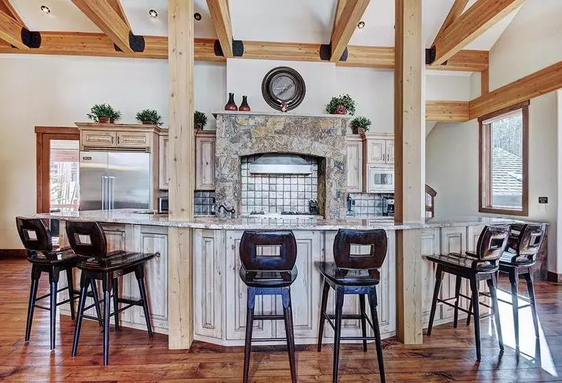 בית מלון כפרי Mountain Majesty Manor