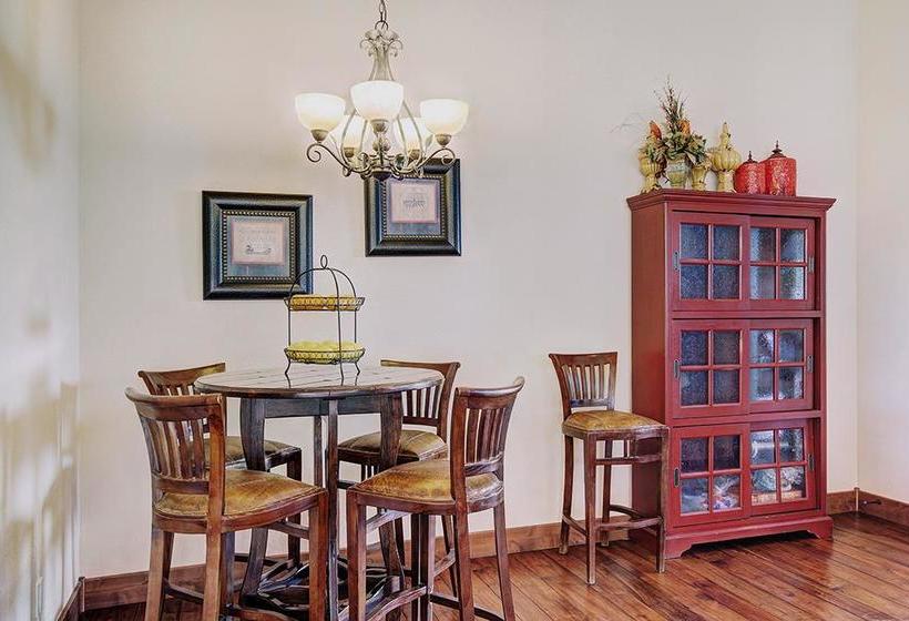 هتل Mountain Majesty Manor