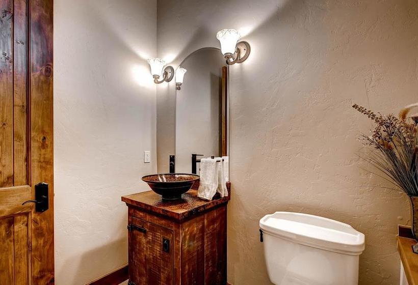 هتل Mountain Majesty Manor