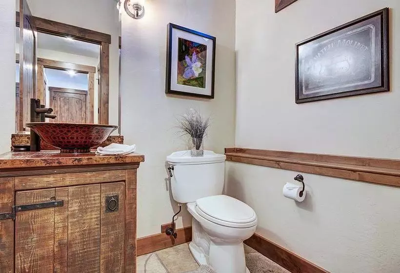 בית מלון כפרי Mountain Majesty Manor