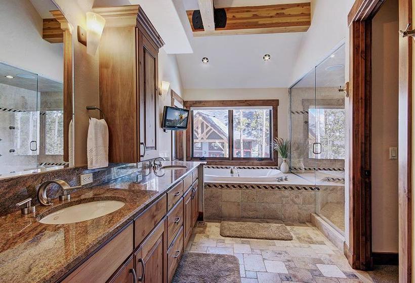 هتل Mountain Majesty Manor