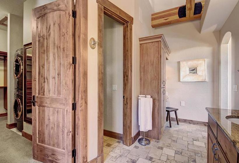 هتل Mountain Majesty Manor