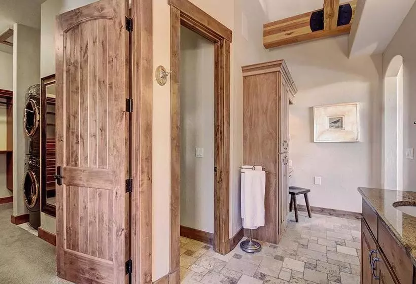 בית מלון כפרי Mountain Majesty Manor