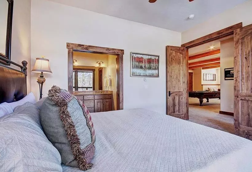 בית מלון כפרי Mountain Majesty Manor