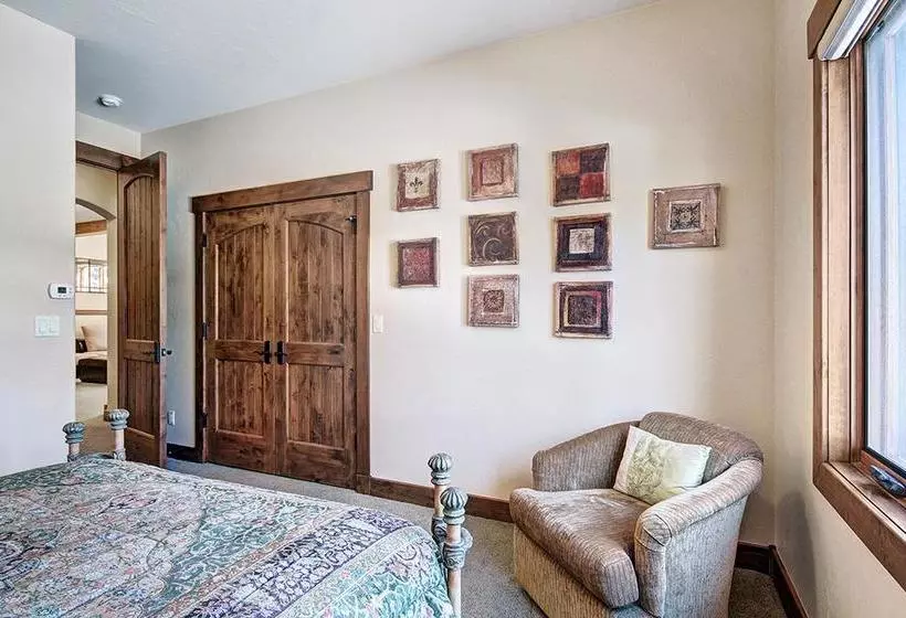 בית מלון כפרי Mountain Majesty Manor