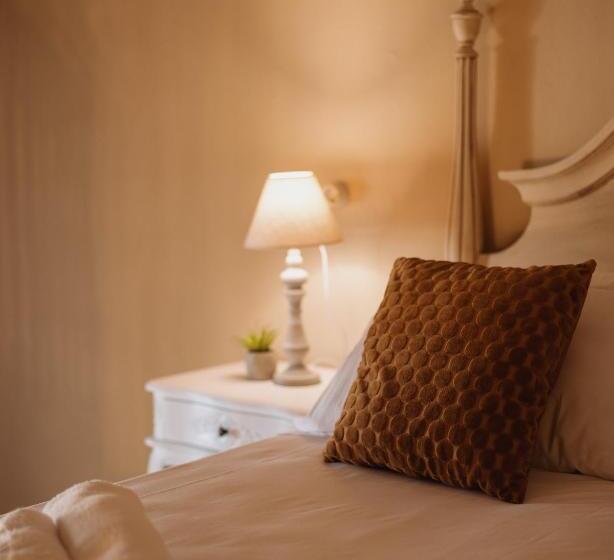 Отель Oviv Dimora Del Borgo