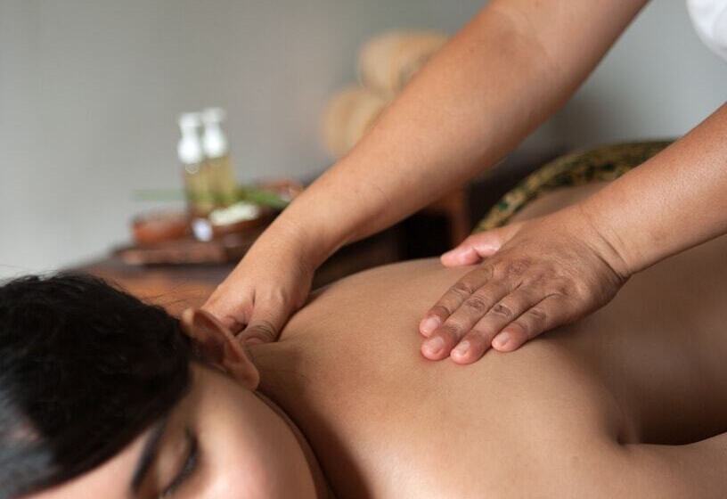 Отель Royal Samaja Villas