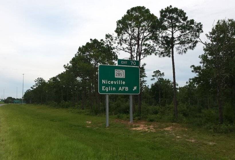 ホテル Sleep Inn & Suites Defuniak Springs  Crestview