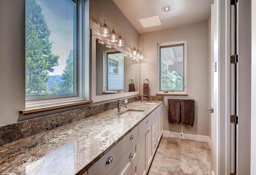 فندق Sunrise Ski Haus