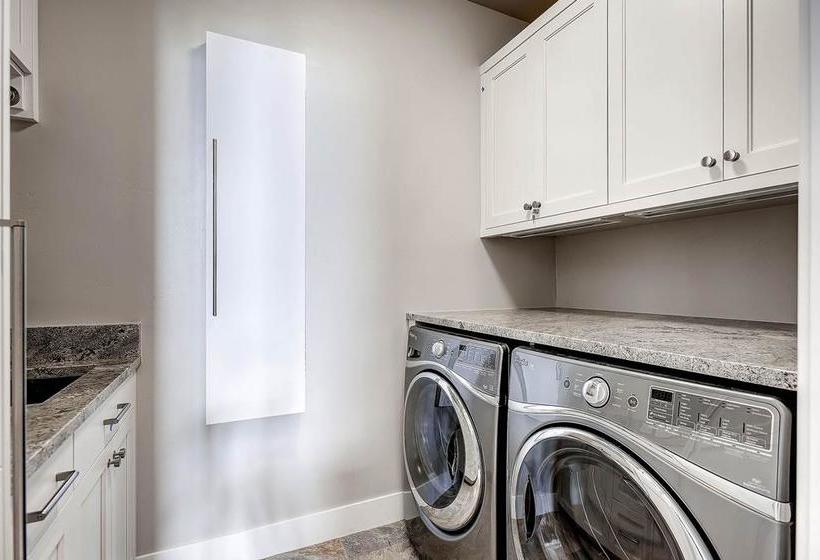 فندق Sunrise Ski Haus