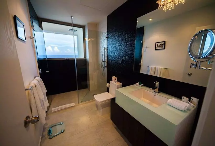 هتل The 5th Avenue