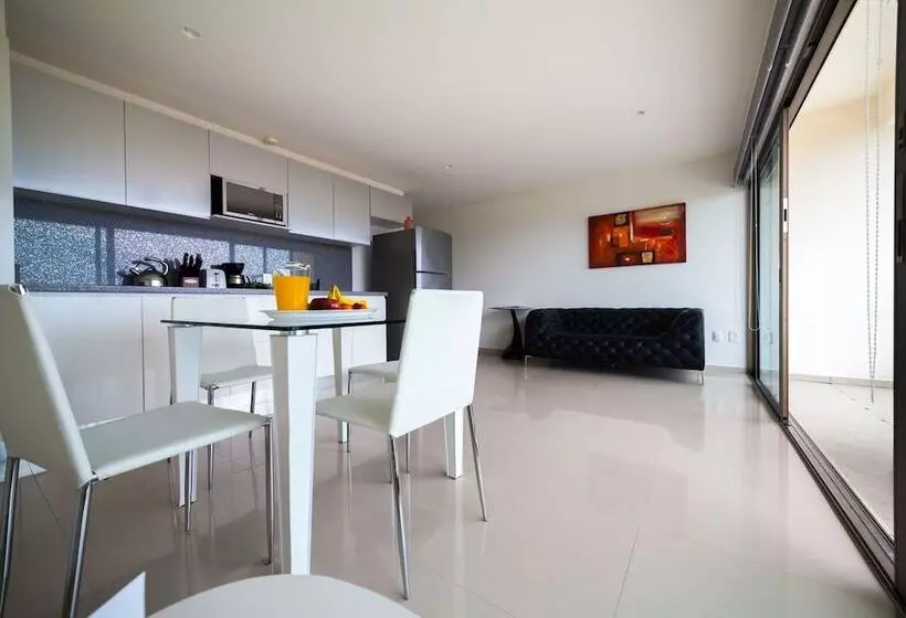 هتل The 5th Avenue