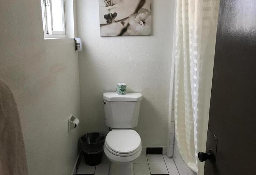 فندق Westwind Lodge