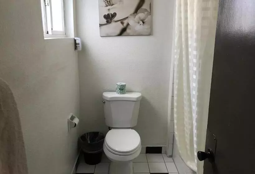 Отель Westwind Lodge