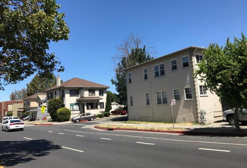 فندق Westwind Lodge