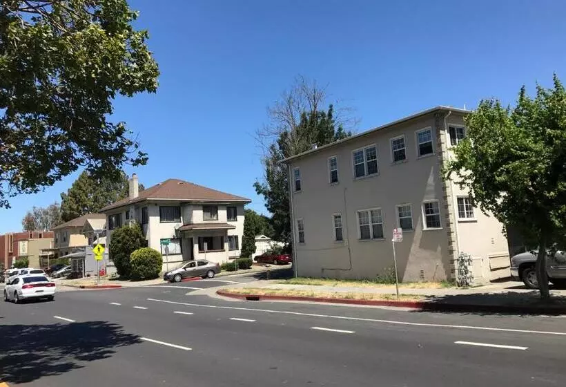 Отель Westwind Lodge