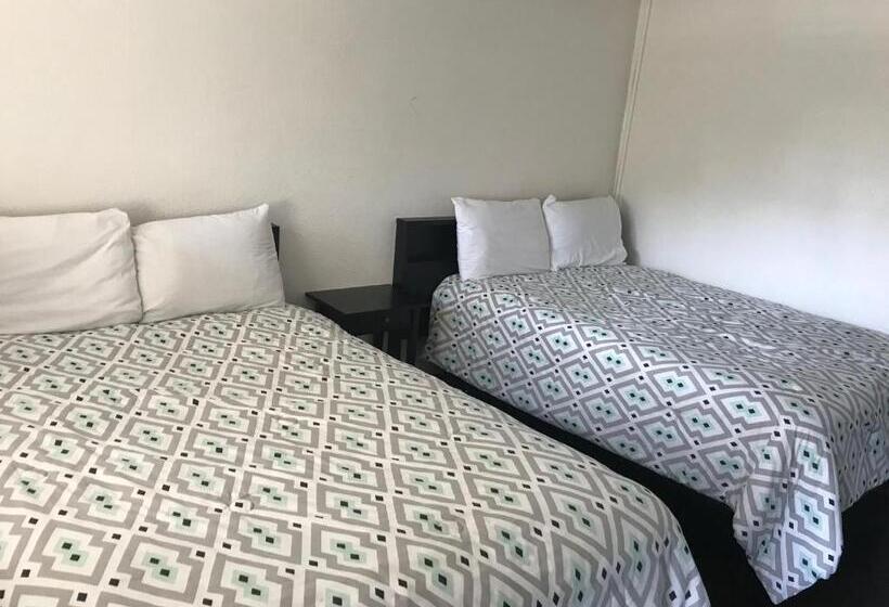 فندق Westwind Lodge