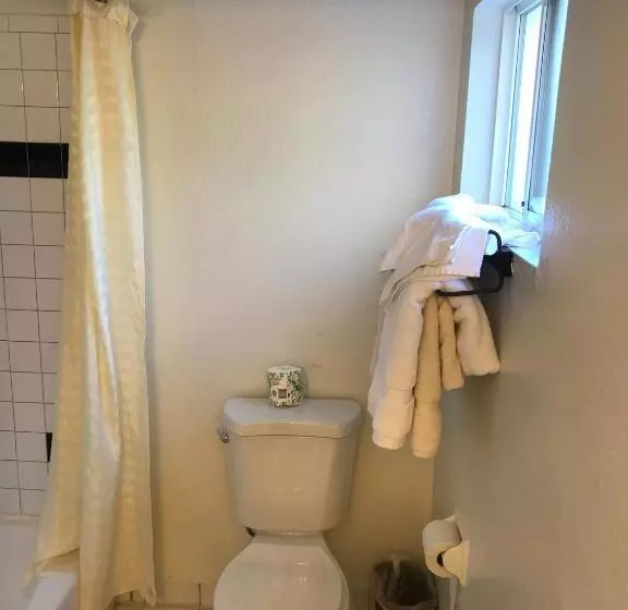 Отель Westwind Lodge