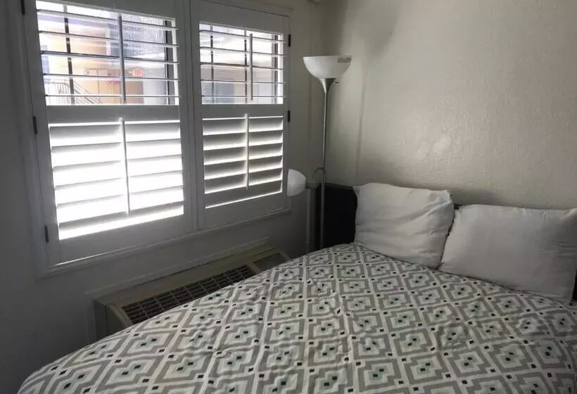 Отель Westwind Lodge