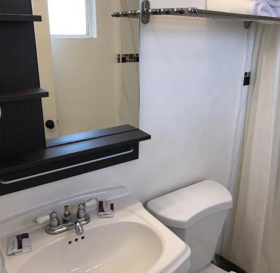 فندق Westwind Lodge